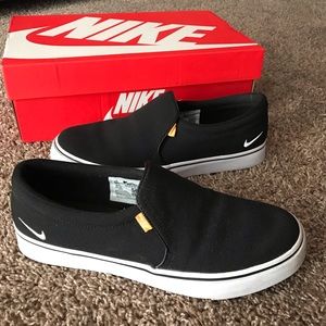 Women’s Nike Court Royale Slip On Sneakers * 8.5